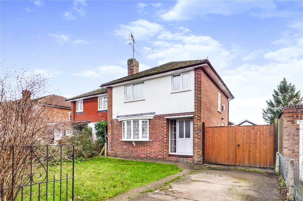 Cotswold Way, Tilehurst, Reading, RG31 3 bed semidetached house £420,000