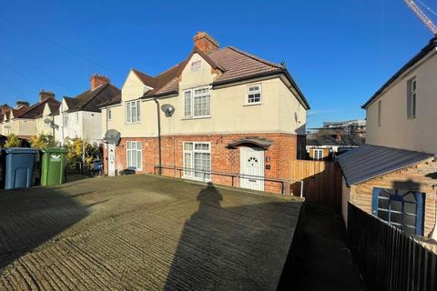 3 bedroom semi-detached house to rent - Suffield Road, Hp11