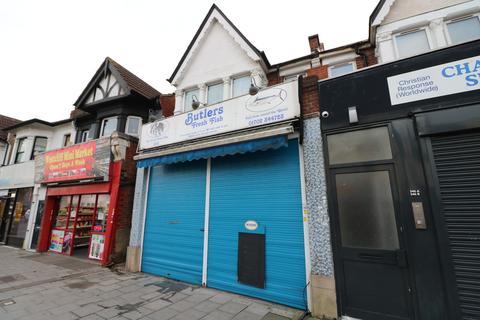 Retail property (high street) to rent - London Road, Westcliff-on-Sea
