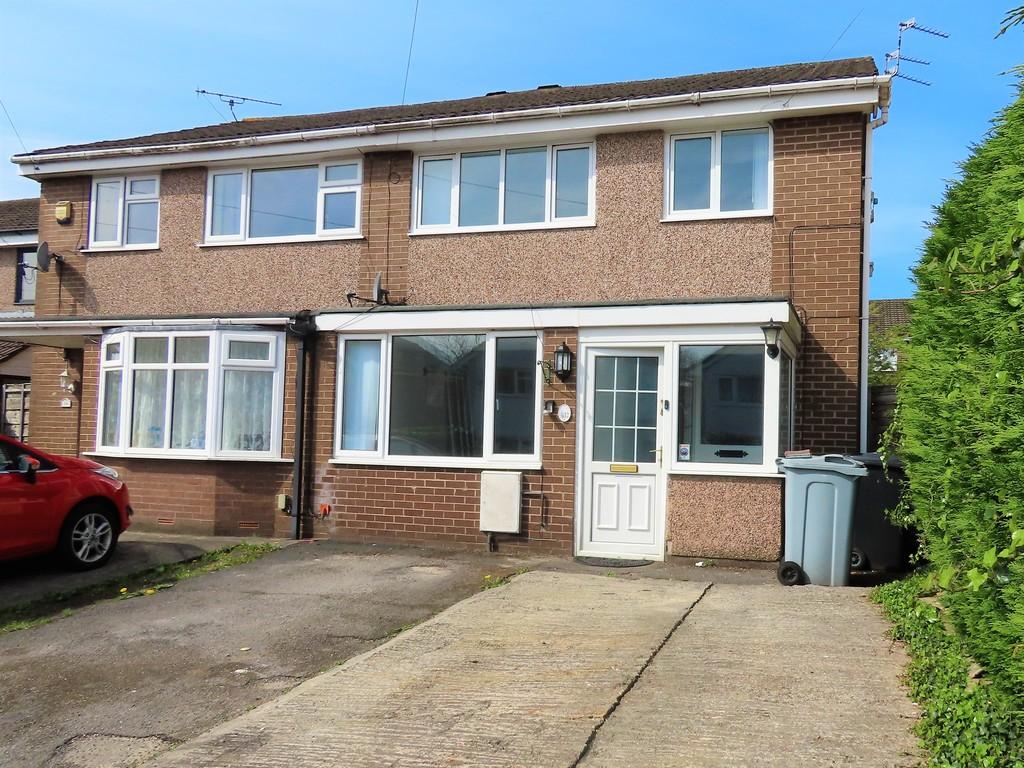 Mallard Crescent, Poynton 3 bed semidetached house £1,300 pcm (£300 pw)