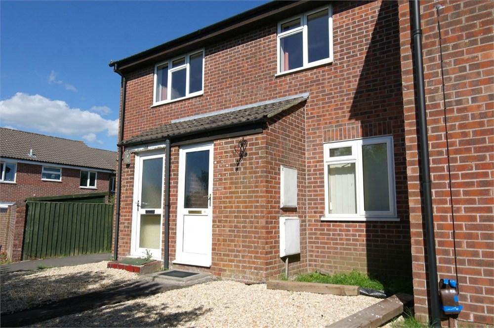Manor Way, Chipping Sodbury, Bristol... 2 bed flat £850 pcm (£196 pw)