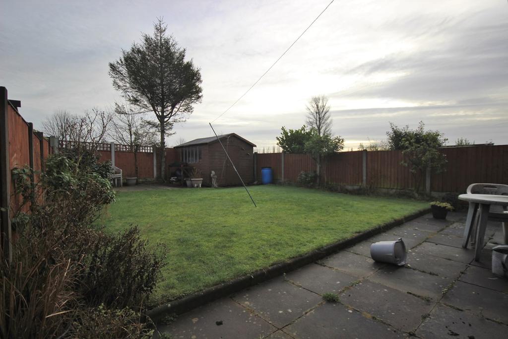 Lynton Crescent, Widnes, WA8 3 bed semidetached house £250,000