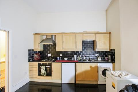 2 bedroom flat for sale - Station House, Station Road, Batley, West Yorkshire, WF17
