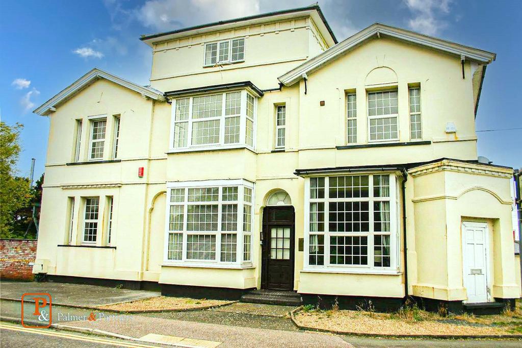 Station House, Station Road... 2 bed apartment £750 pcm (£173 pw)