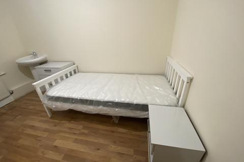 1 bedroom in a house share to rent - Malpas Road, Dagenham RM9