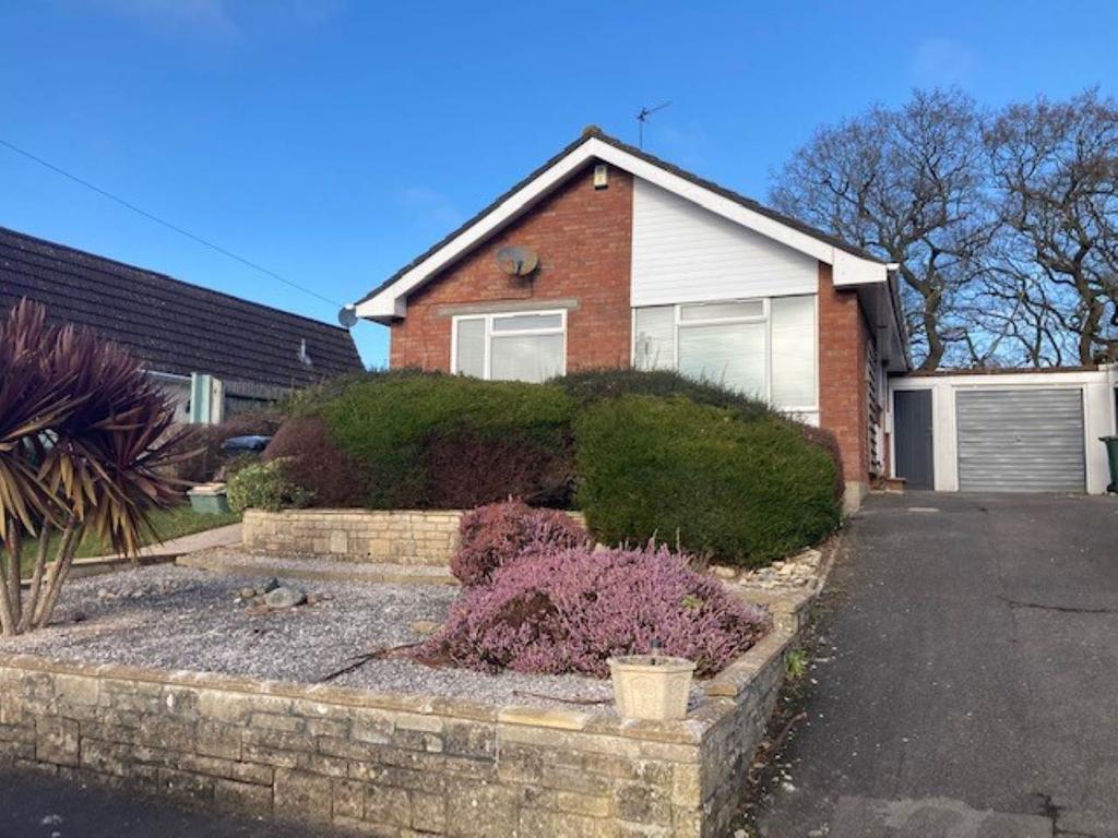 Moorham Road, North Somerset 3 bed bungalow £1,200 pcm (£