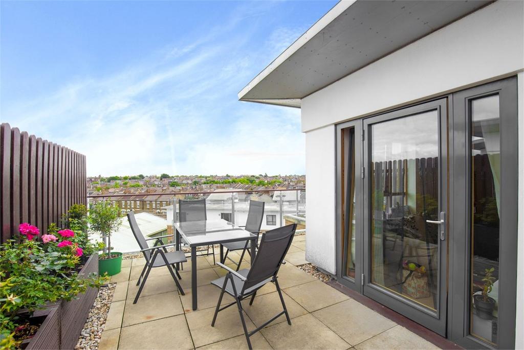 Ainsworth Court, 14 Plough Close, Kensal Green, NW10 2 bed apartment