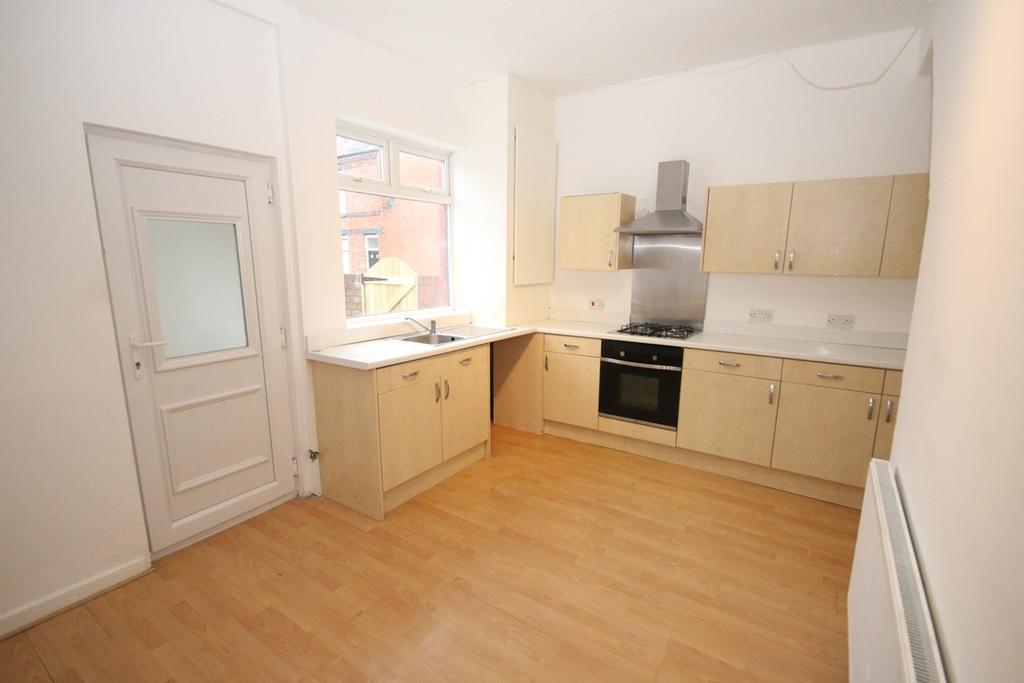 Duke Street, Goose Green, Wigan, WN3 2 bed end of terrace house £550