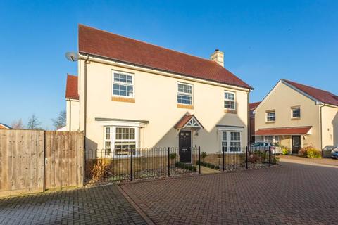 4 bedroom detached house for sale - Yew Tree Close, Launton