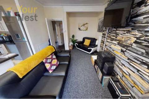 4 bedroom apartment to rent, Headingley Mount, Headingley, Leeds, LS6 3EW