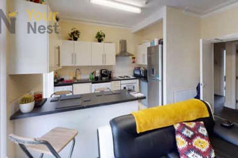 4 bedroom apartment to rent, Headingley Mount, Headingley, Leeds, LS6 3EW