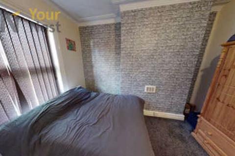 4 bedroom terraced house to rent, Headingley Mount, Headingley, Leeds, LS6 3EW