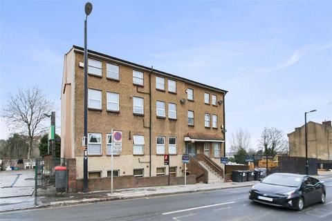 Flat C, 5 - 7 Penge Road, London, SE25 4EJ