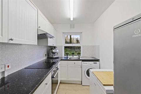 Flat C, 5 - 7 Penge Road, London, SE25 4EJ