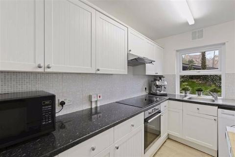 Flat C, 5 - 7 Penge Road, London, SE25 4EJ