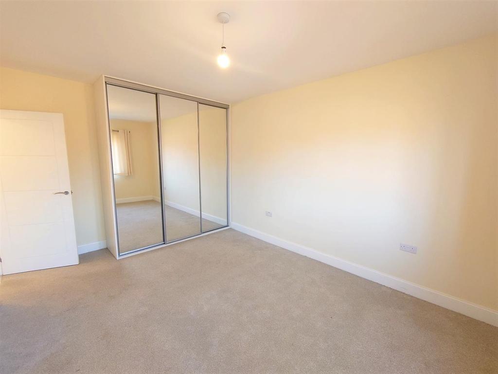 Master Bedroom b.jpg