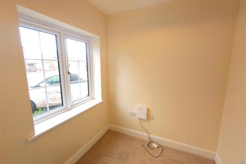 9 Healey Drive, Streethay, Lichfield, WS13 8WB