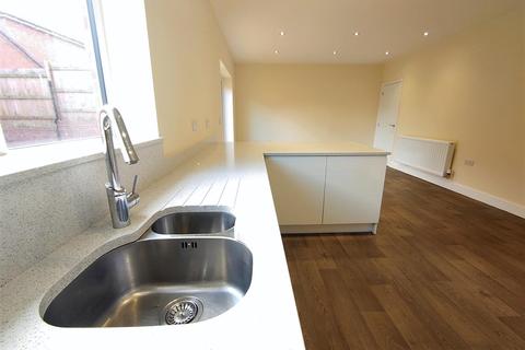9 Healey Drive, Streethay, Lichfield, WS13 8WB