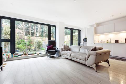 7 Indigo Square, Surbiton, KT6 5BG
