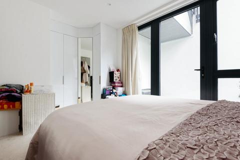 7 Indigo Square, Surbiton, KT6 5BG
