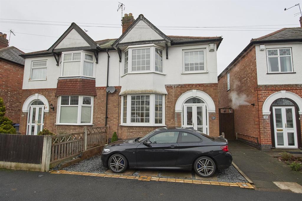 Priesthills Road, Hinckley 3 bed semidetached house £260,000