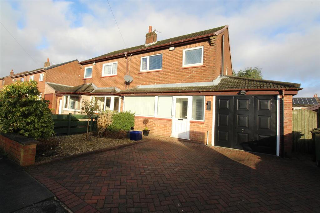 Thirlmere Road, Blackrod, Bolton 3 bed semidetached house £850 pcm
