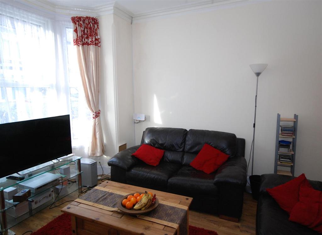 Ernest Road, Portsmouth 4 bed house share £385 pcm (£89 pw)