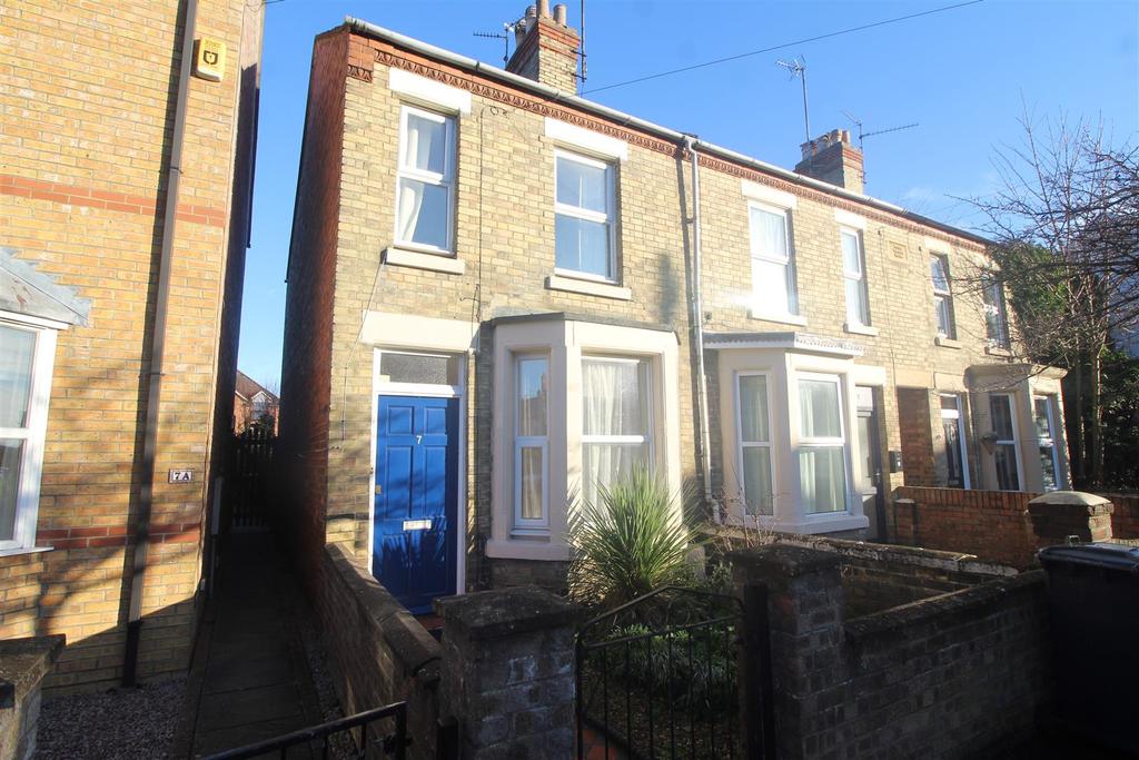 Huntly Grove, Peterborough 3 bed end of terrace house £200,000