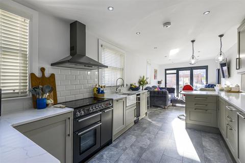 37 Castle Road, Bedford, MK40 3PL
