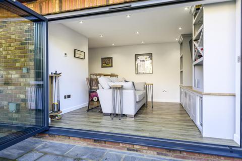 37 Castle Road, Bedford, MK40 3PL