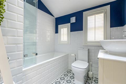 37 Castle Road, Bedford, MK40 3PL