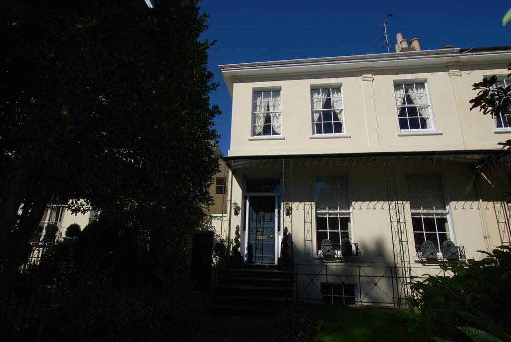 Prestbury Road, Cheltenham 2 bed flat £850 pcm (£196 pw)
