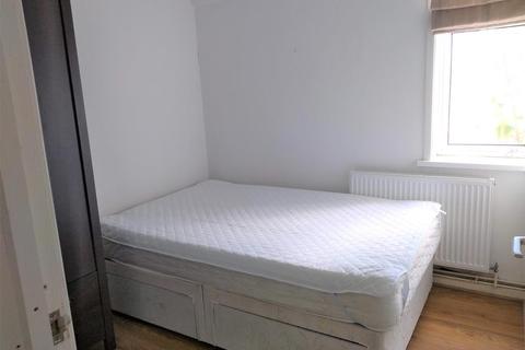3 bedroom flat to rent - Selsfield Drive, Brighton