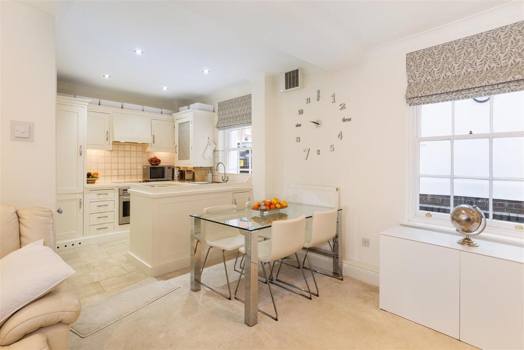 Neville Court, Jury Street, Warwick 2 bed apartment £325,000