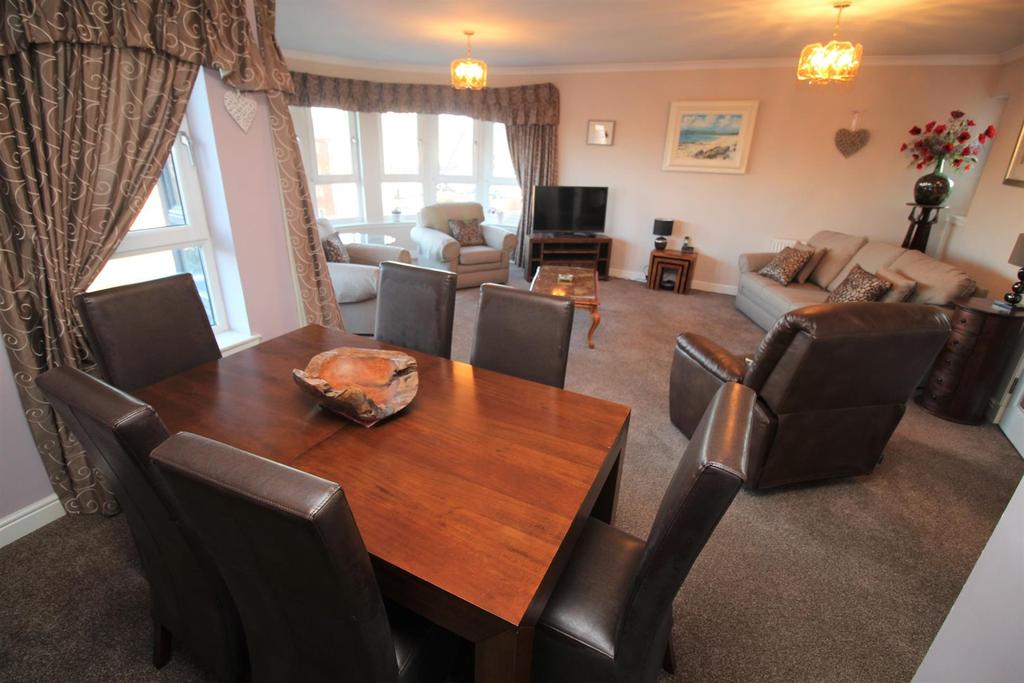 Kincaid Court, Greenock 2 bed flat £139,000