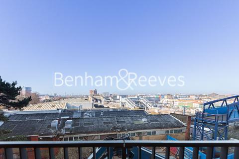 1 bedroom apartment to rent, Healum Avenue, Southall UB2