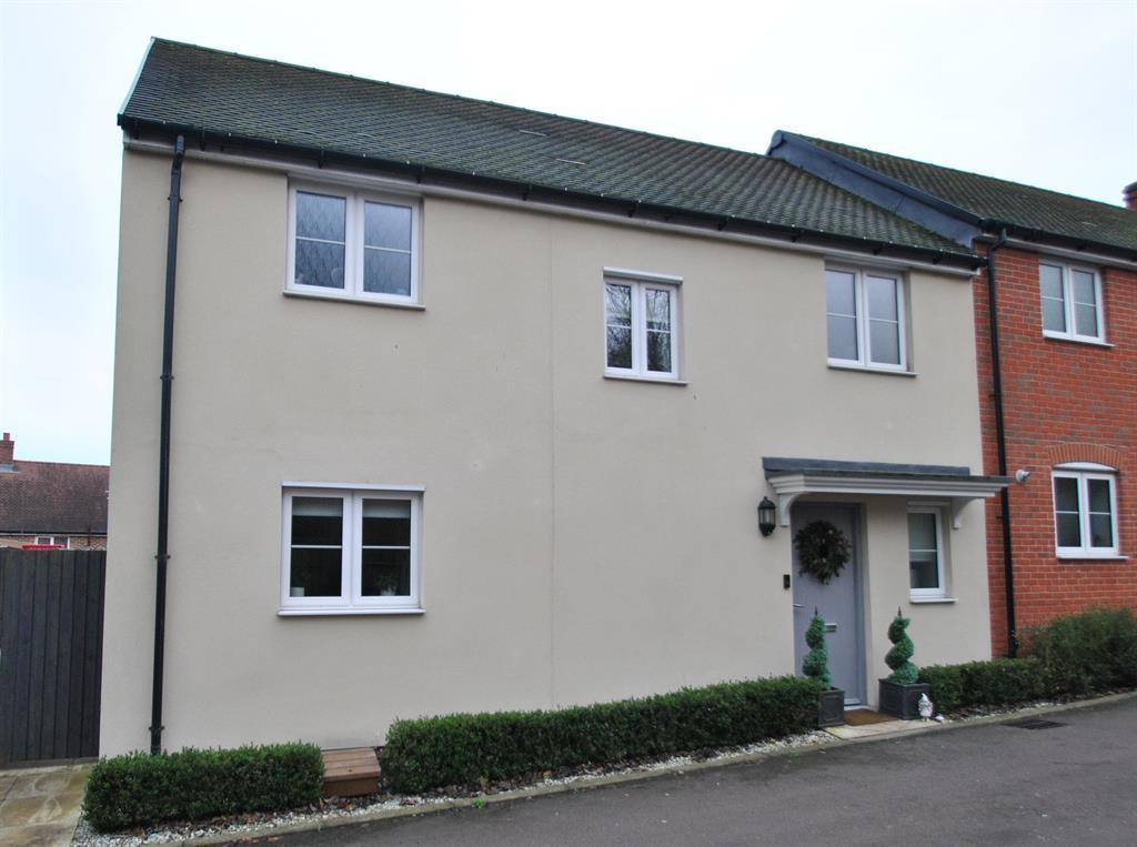 Clements Close, Puckeridge, Ware, SG11 1DE 3 bed semidetached house