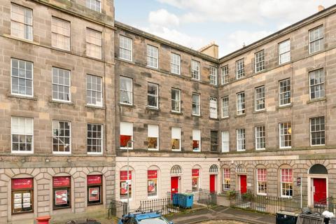 25/2 St. Patrick Square, Edinburgh, EH8 9EY