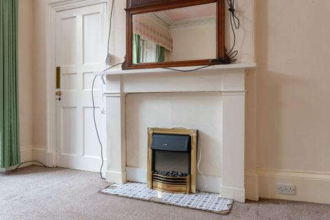 25/2 St. Patrick Square, Edinburgh, EH8 9EY