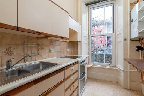 25/2 St. Patrick Square, Edinburgh, EH8 9EY