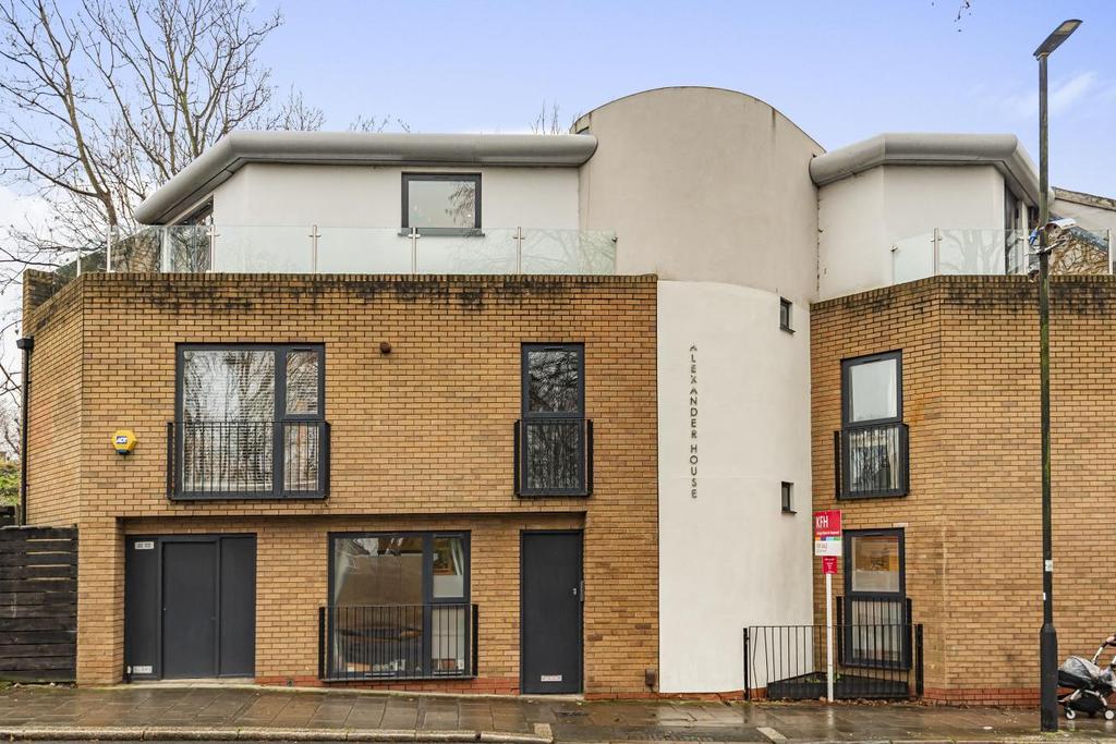 Railton Road, Herne Hill 2 bed flat £460,000