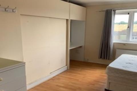 3 bedroom flat to rent - Avon Way, Colchester, Essex, CO4