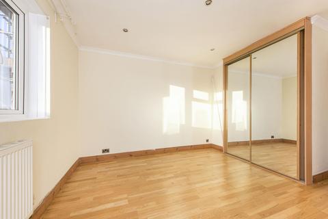 2 bedroom flat for sale - Bushey Court, Bushey Road, London, SW20