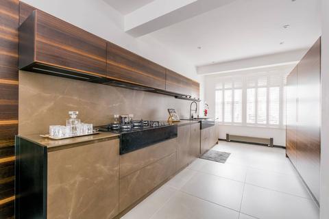 77 Henniker Gardens, London, E6 3HT