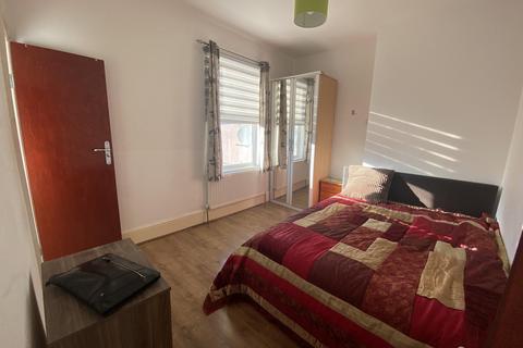 2 bedroom flat to rent - Cheltenham Road, London SE15