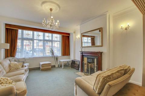 34 Wilmer Way, London, N14 7HX