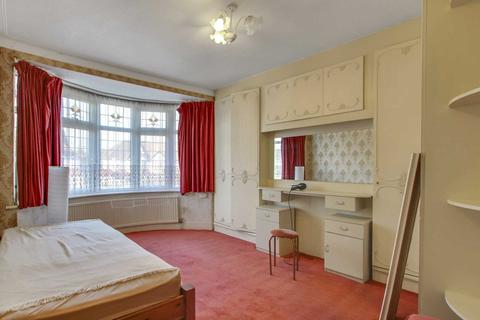 34 Wilmer Way, London, N14 7HX