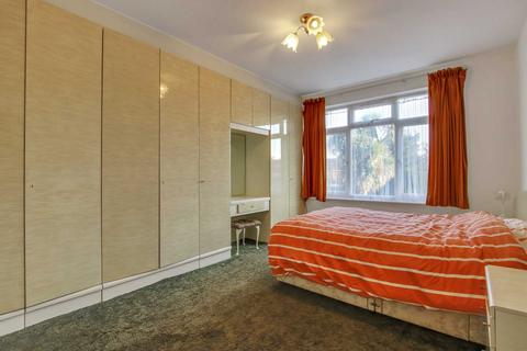 34 Wilmer Way, London, N14 7HX
