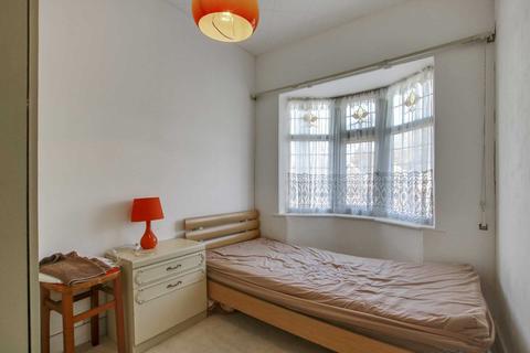 34 Wilmer Way, London, N14 7HX