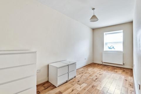 3 bedroom flat to rent - Hillreach London SE18
